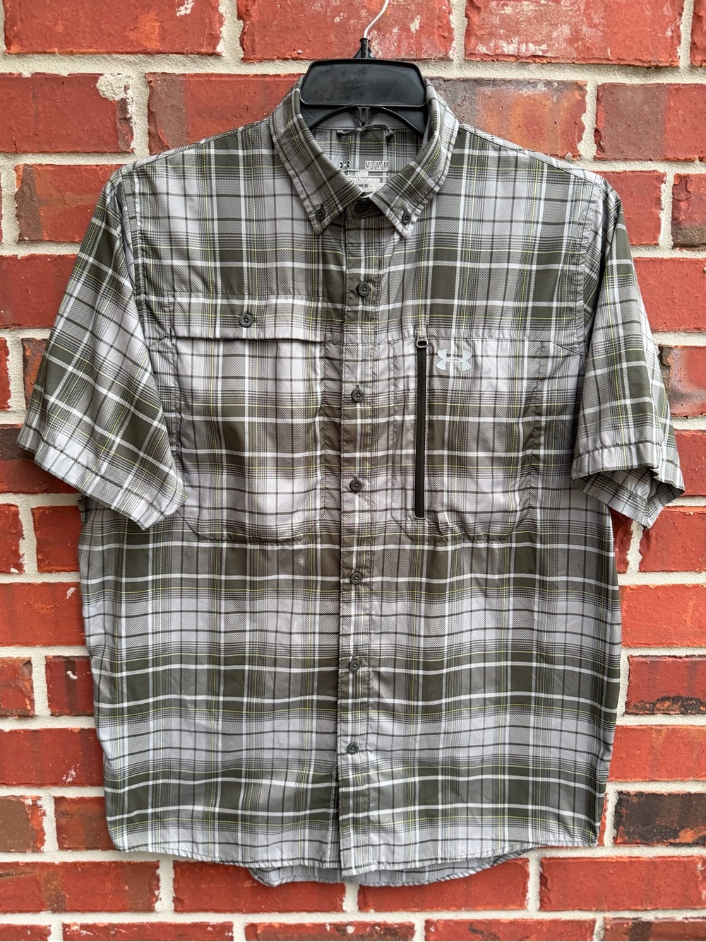 Under Armour Men’s M Olive Green Plaid Short-Sleeve Button-Up Vented Shirt P5